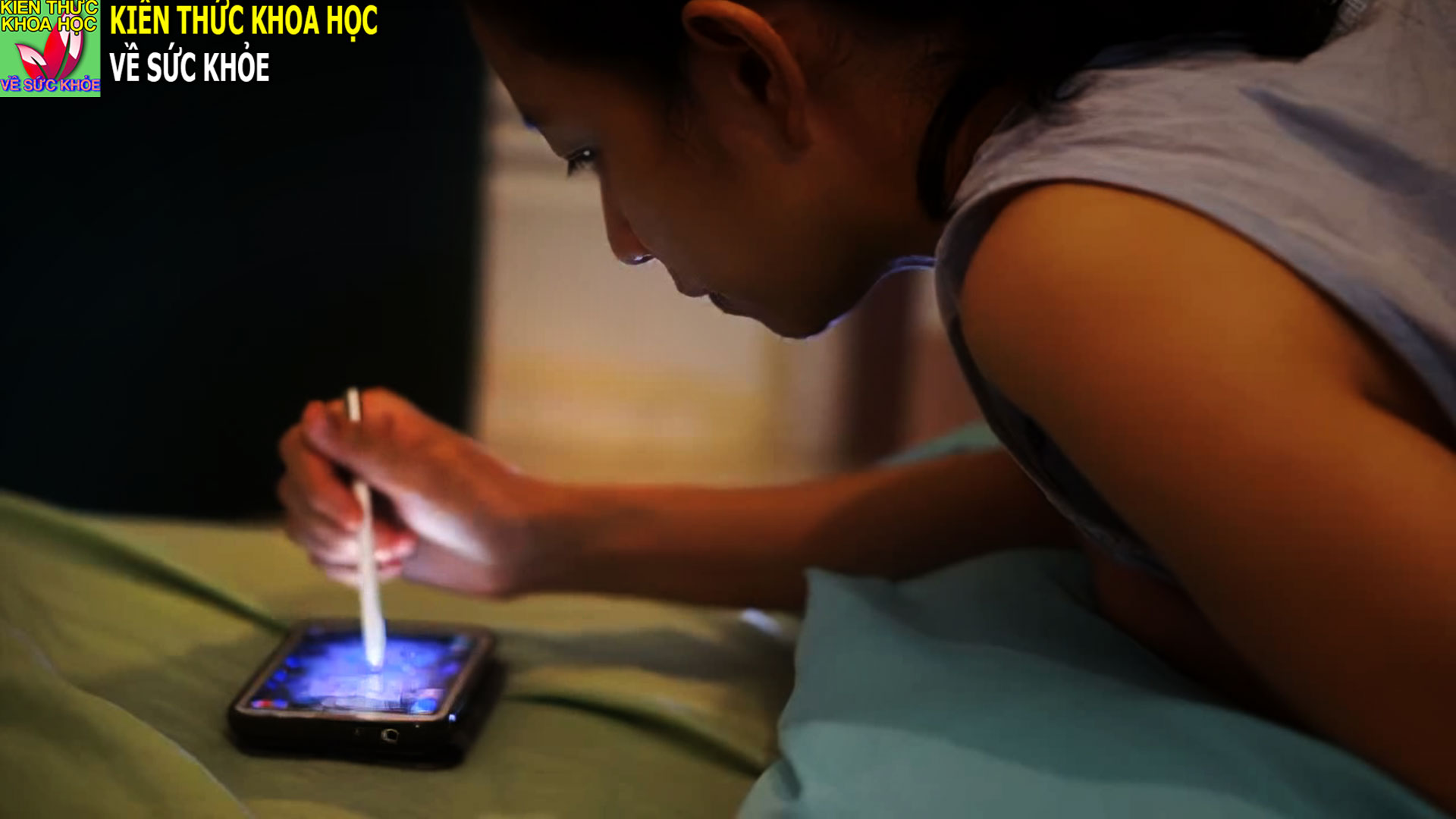 mat-ngu-giam-tri-nho-chi-vi-thoi-quen-nay-moi-dem