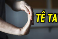 co-tay-ngon-tay-sung-dau-te-moi-cu-dong-kem